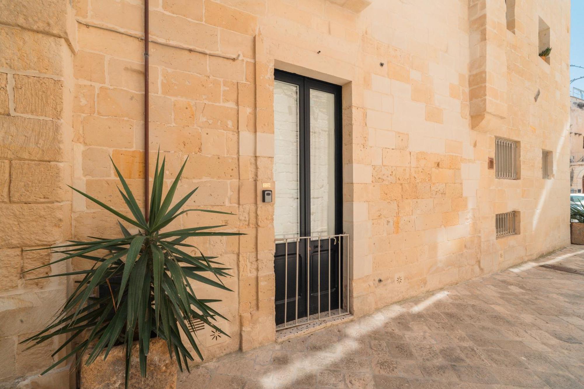 Donna Cristina Historic Apartment Lecce Exteriér fotografie